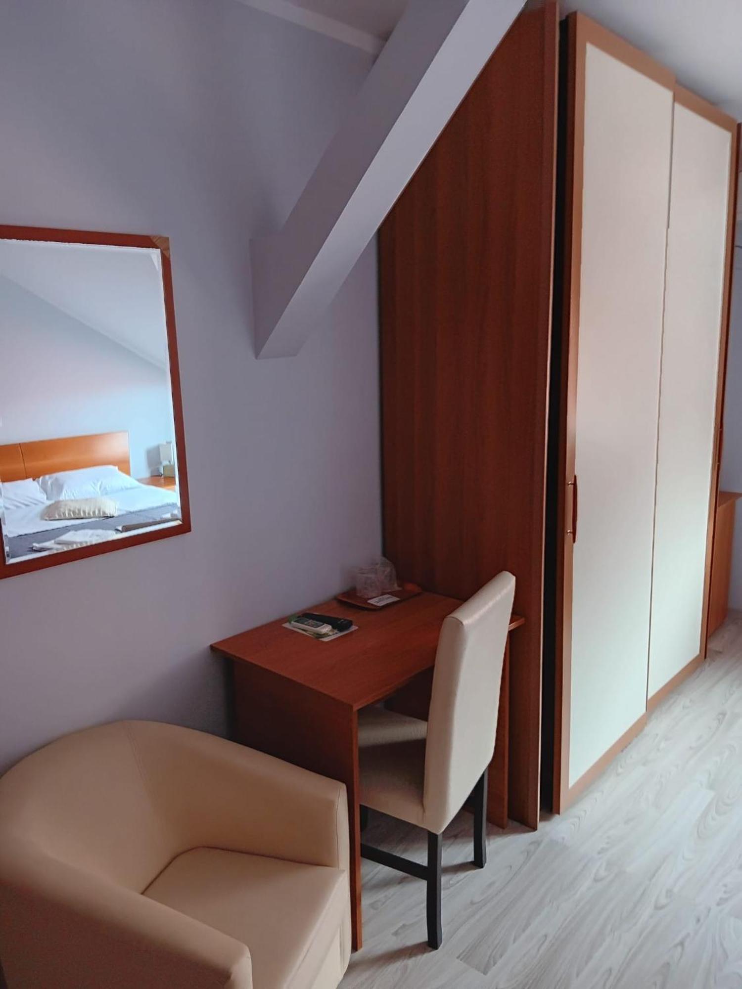 טימישוארה Hotel Vila Veneto מראה חיצוני תמונה